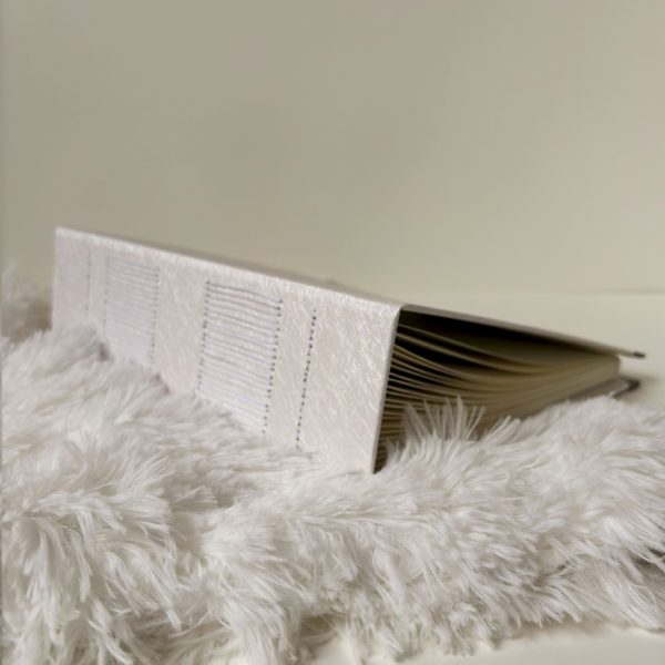 Egyedi, kézműves fotóalbum, fektetve, gerinchez kötött